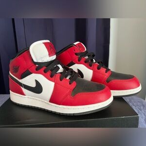 Jordan 1 Chicago Mid